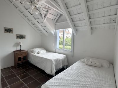 Casa VENTA DE PROPIEDAD EN EL CORAZON DE LA BARRA La Barra