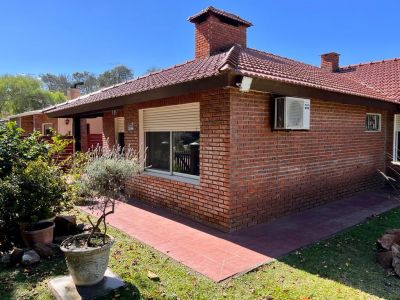 Casa La Hogareña en Biarritz (a 200mts del mar)  Canelones