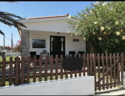 House Chalet en Casco Antiguo, a dos cuadras de la playa La Paloma