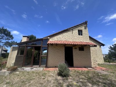 Cabaña Casa amarilla con hermoso parque Punta del Diablo