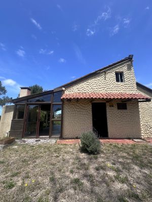 Cabaña Casa amarilla con hermoso parque Punta del Diablo