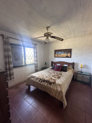 Cabaña Casa amarilla con hermoso parque Punta del Diablo