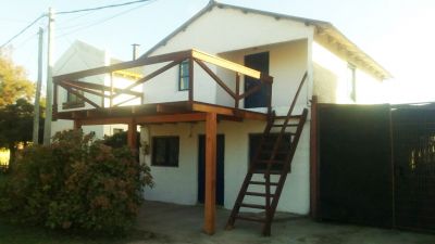 Cabin Casa Sol. Cabaña en planta alta, terraza y acceso a jardín Valizas