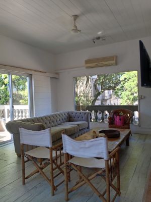 House Casa Centrica en Colonia · Vistas Abiertas & Patio Natural Colonia del Sacramento