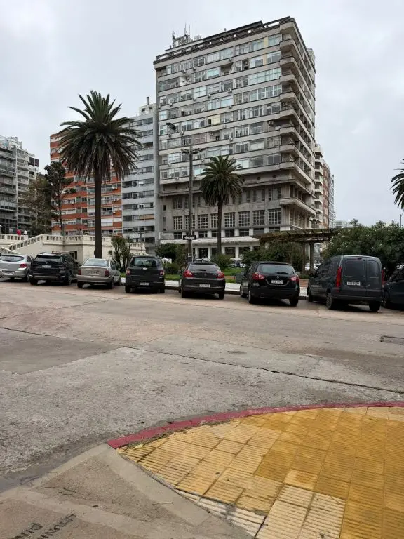 Apartamento 4dormitorios patios Plaza Gomenzoro Rambla Pocitos PCarretas en Montevideo