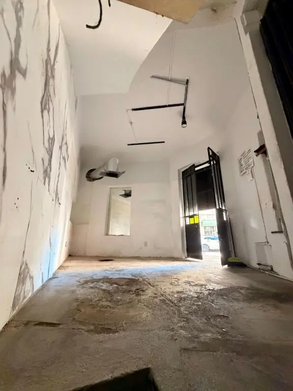 Outros Local en Pocitos esquina Etchevarriarza y Berro en Montevideo