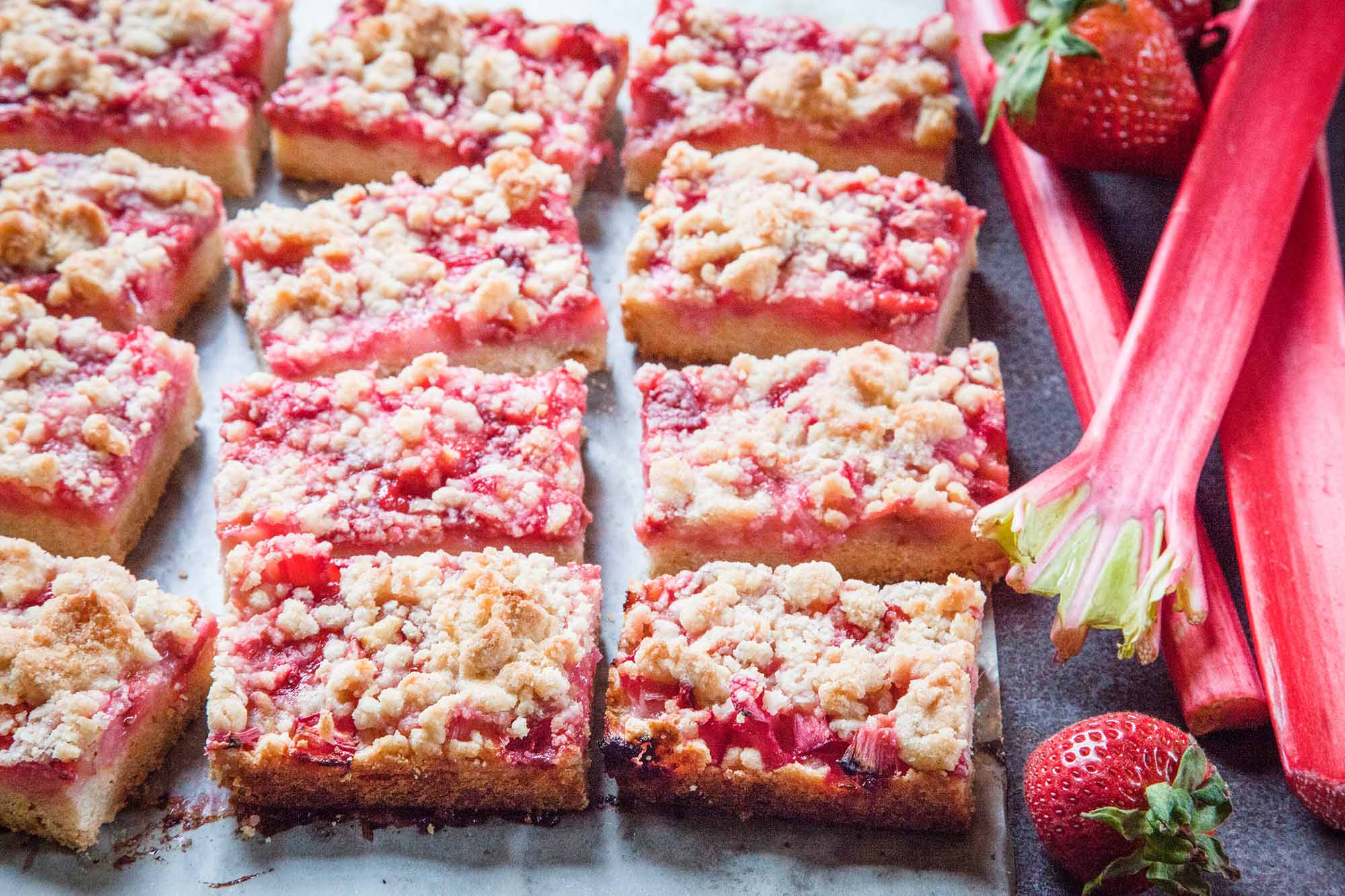 Strawberry-Rhubarb Crumble Bars