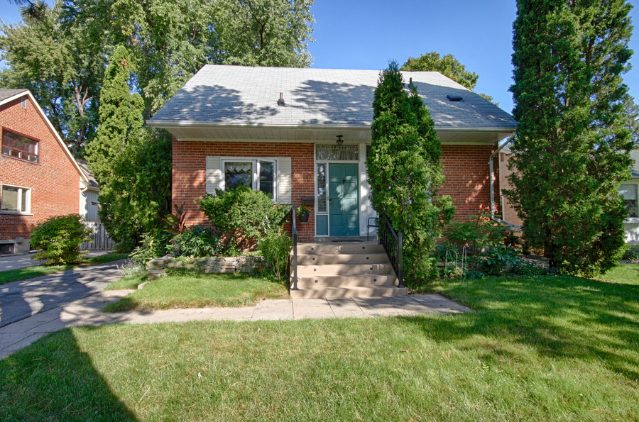 40 Addison Crescent, Toronto, On, M3B 1K8