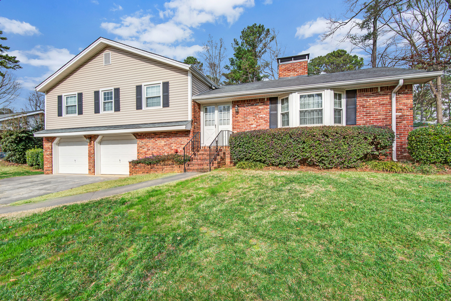 3011 Greenwood Trail