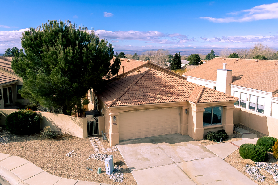 4823 Skyline Ridge Court NE