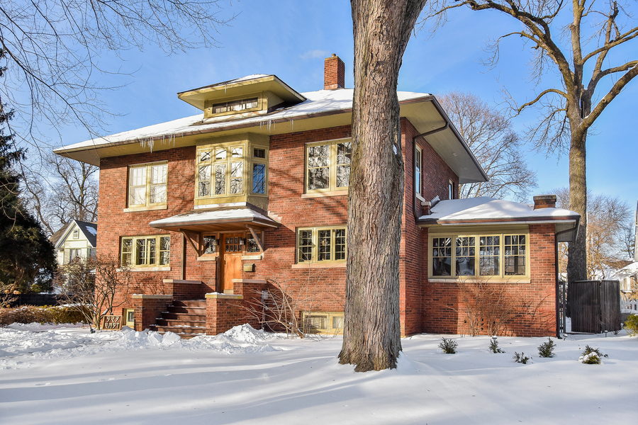 523 E Chicago Ave