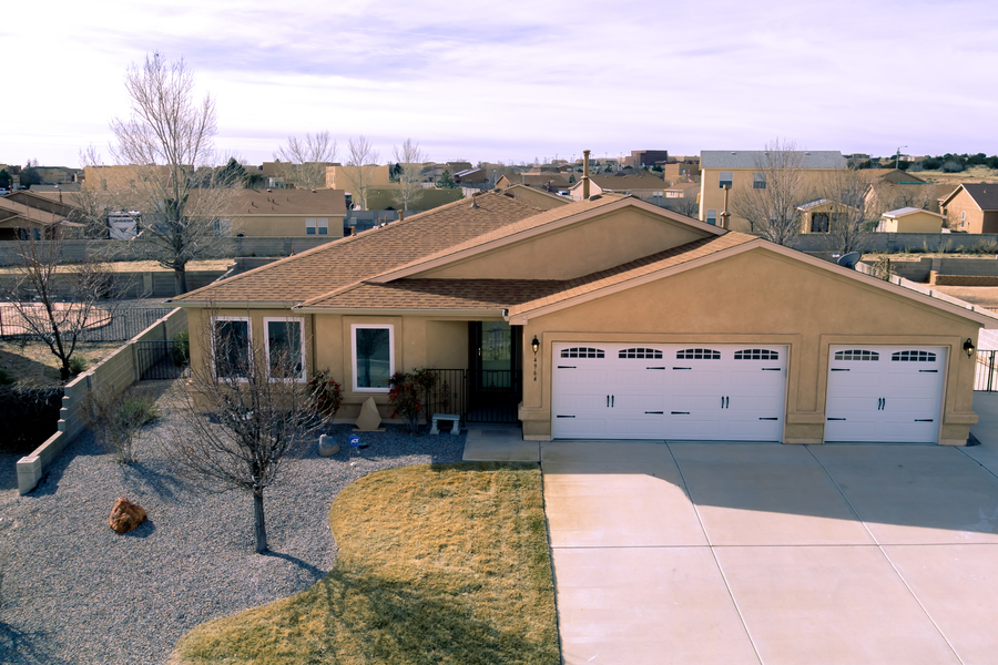 4964 Sundance Dr NE