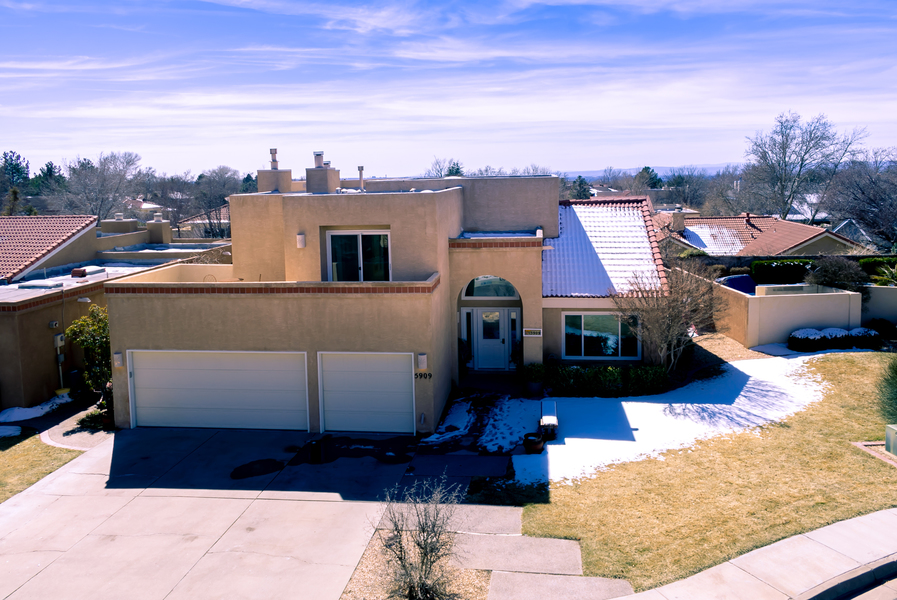 5909 Canyon Crest Place NE