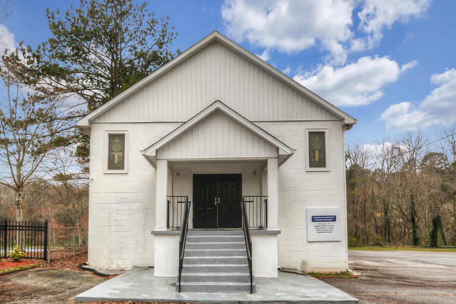 574 Fairburn Rd NW