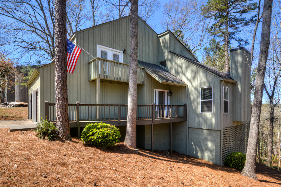 225 N Falcon Bluff