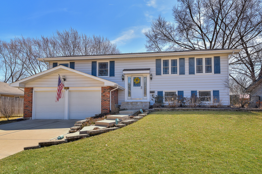 21W551 Buckingham Rd