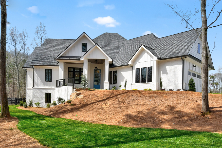 202 Bridlewood Trail