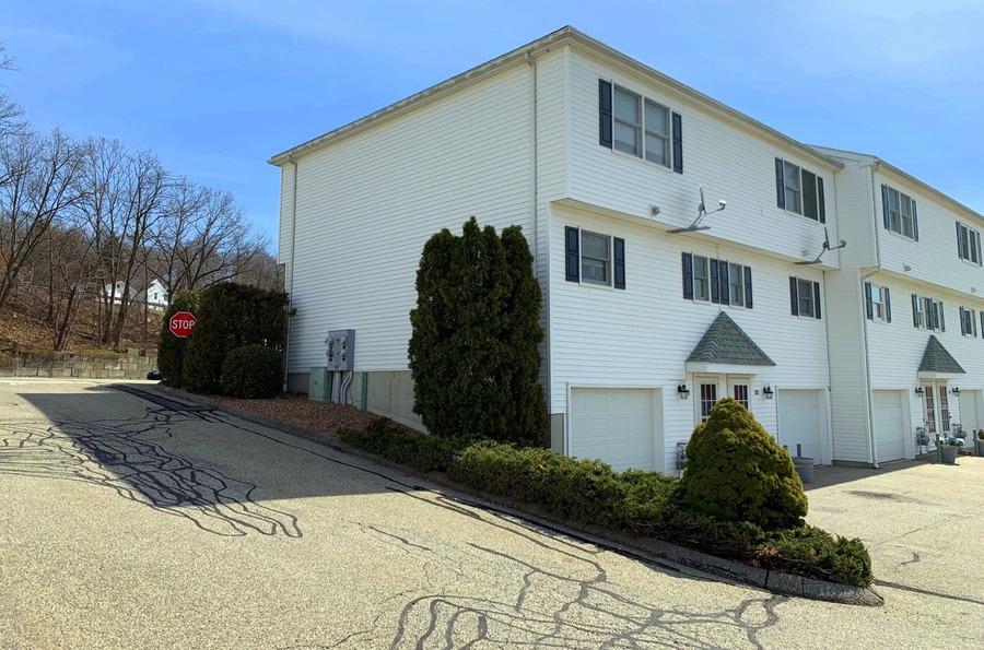 46 Commodore Commons, Derby, CT, 06418