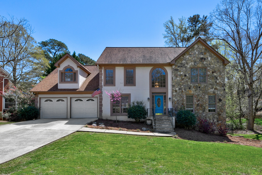 102 North Lakeside Drive NW