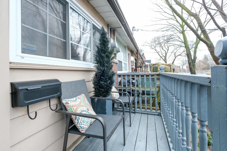 95 Coleman Ave, Toronto, On, M4C1P8