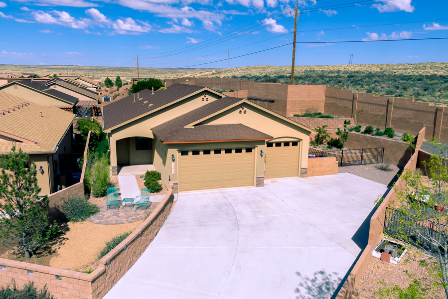 11023 Opalo Dr NW