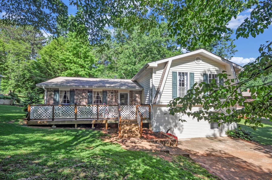 5863 Oak Leaf Drive