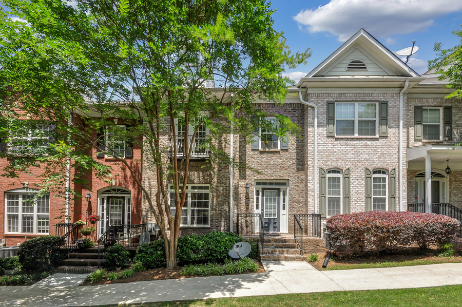 318 Holbrook Rd