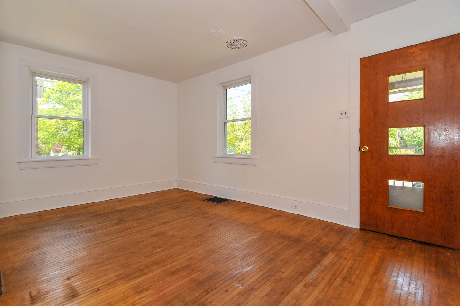 81 King St, Lindsay, On,