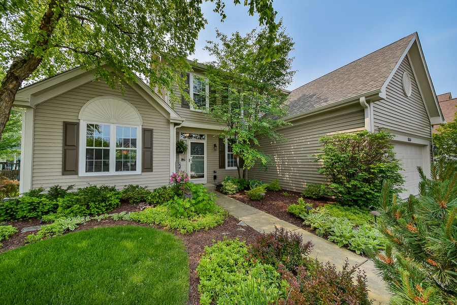 864 Red Clover Dr