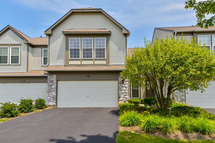 3180 Bromley Ln