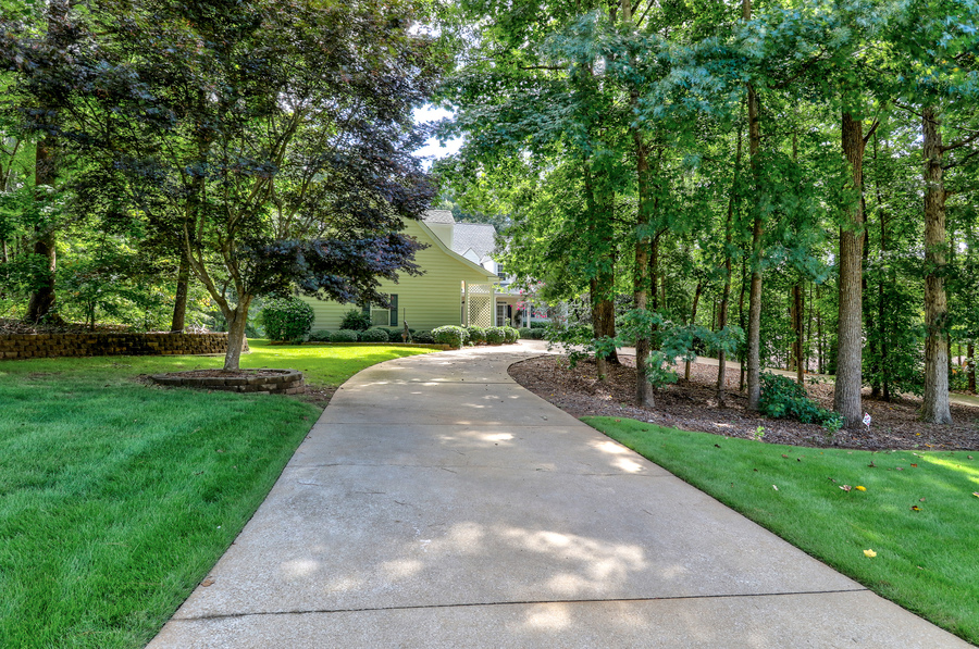 40 Glistening Glen Court
