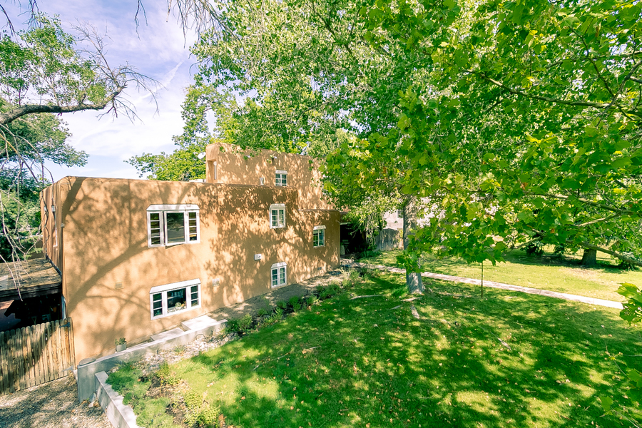 409 Vassar Dr NE