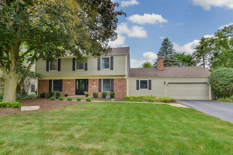 25W164 Essex Ave