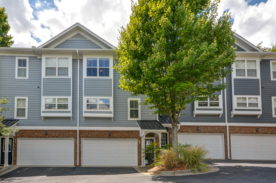 252 Carlyle Park Drive NE