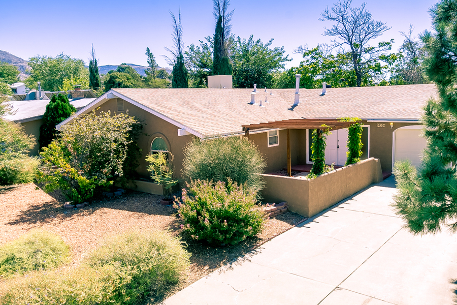 10306 Theresa Place NE