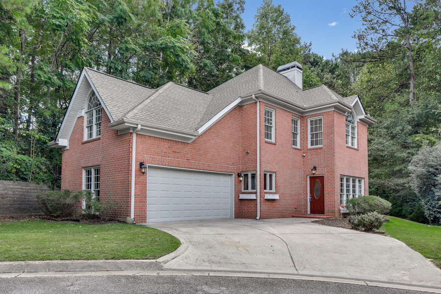 3123 Kings Arms Court NE