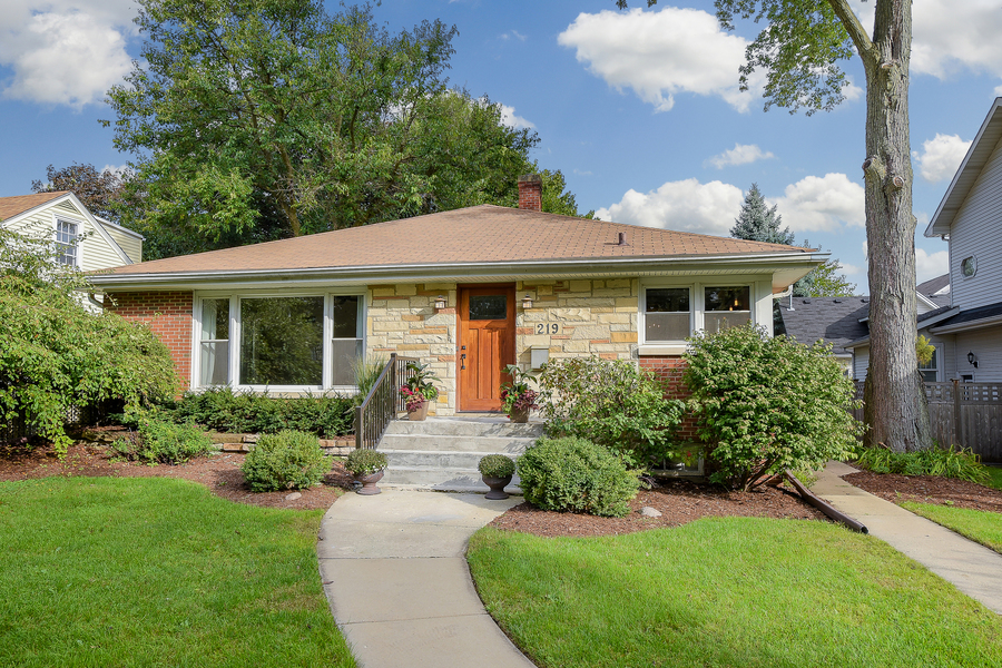 219 W Spring Ave