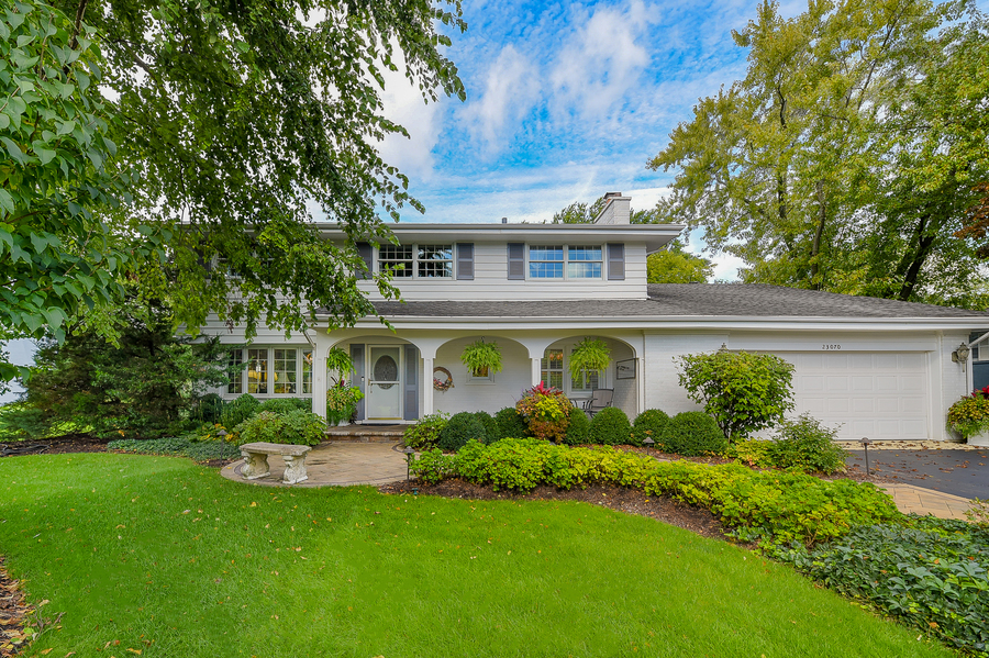 23W070 Mulberry Ln