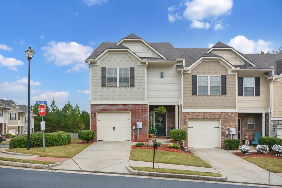 77 Burns  View Court