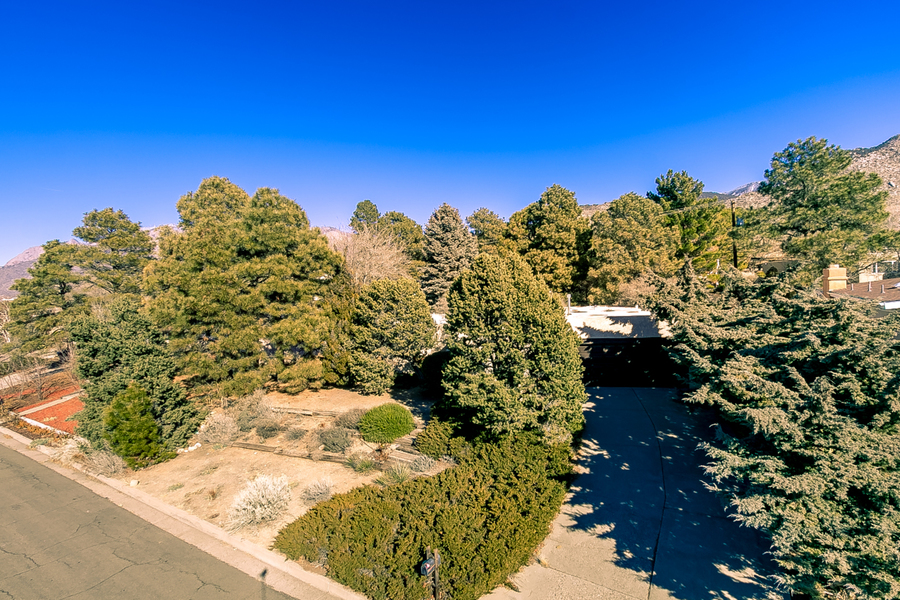 4712 Hilltop Place NE