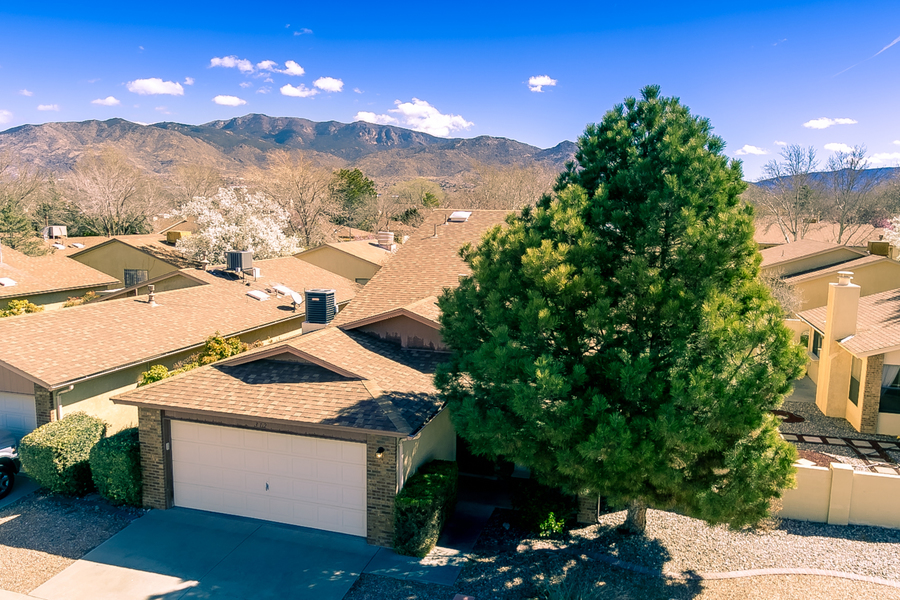 312 Palmer park Drive NE