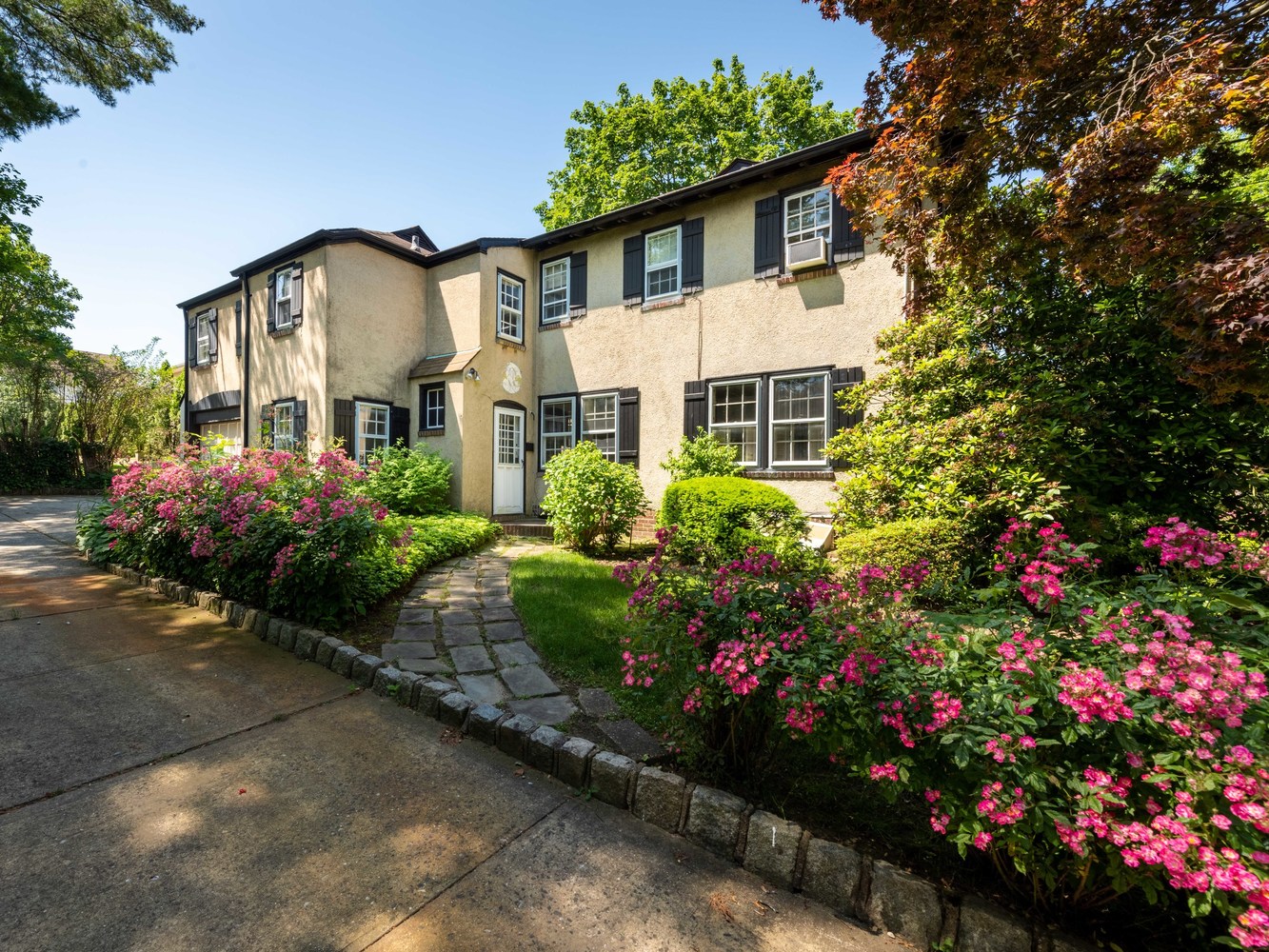 232 Manor Road, Douglas Manor, NY, 11363