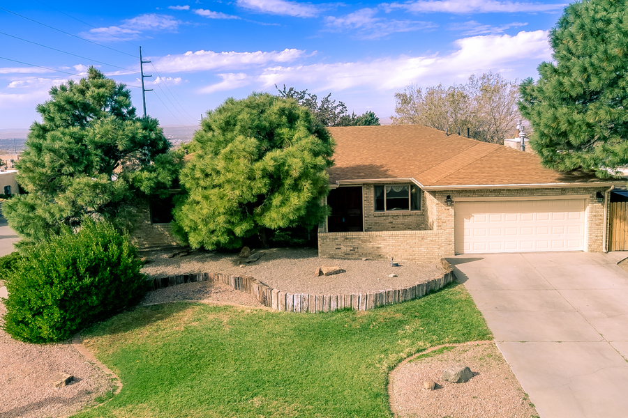 1901 White Cloud Street NE