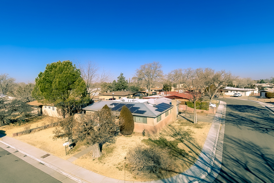 4115 Sunland Cir NW