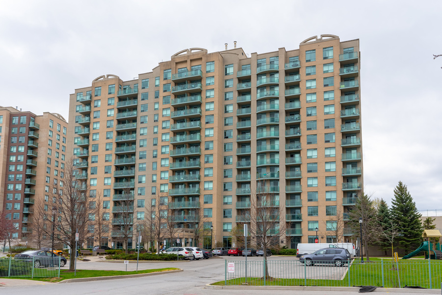 39 Oneida Crescent 716, Richmond Hill, Ontario, L4B 4T9