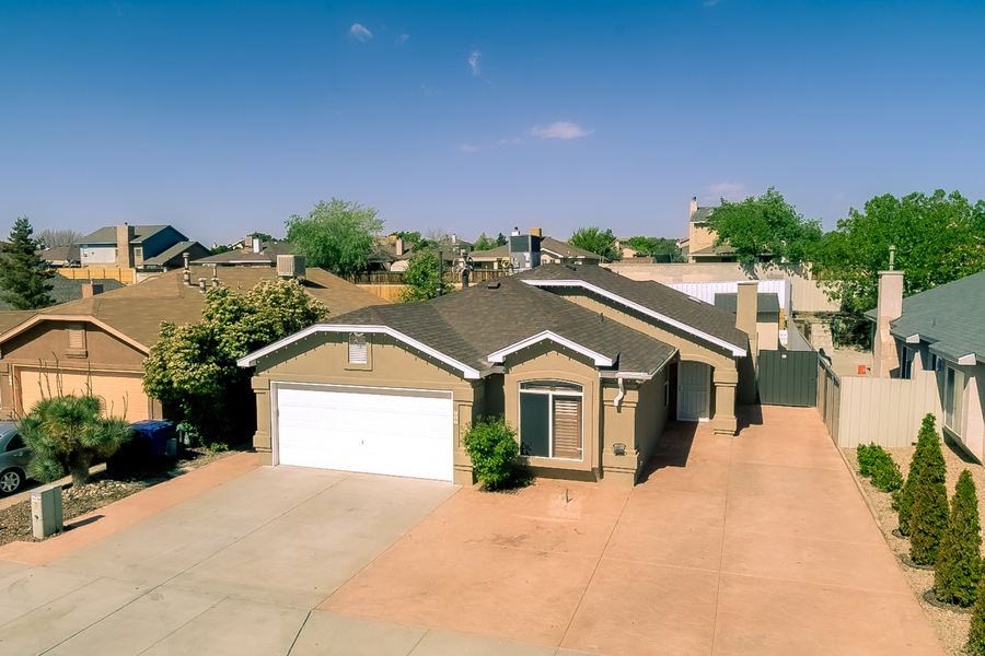 727 Malachite Dr SW