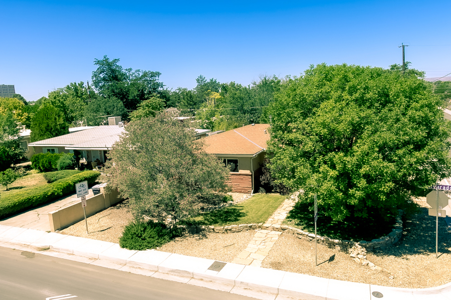 729 Alvarado Dr NE