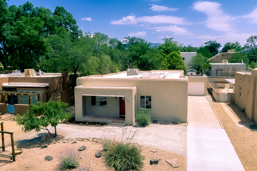 526 Hermosa Dr NE