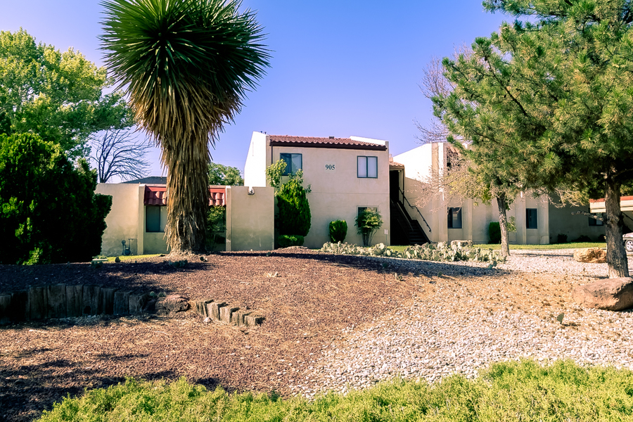 905A Country Club Drive SE