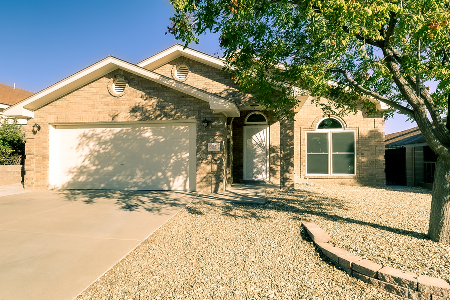 9224 Saguaro Dr. NW